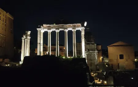 Elegant Rome by night tour and dinner in a local restaurant