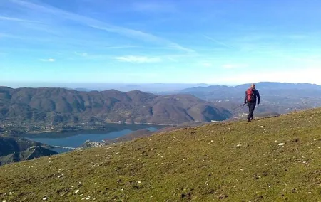Hike Lake Castle and Good Food!