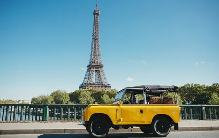 Private Guided Tour of Paris in a Vintage Land Rover