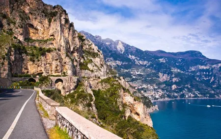 Transfer between Rome and Positano with a 2-hour stop in Pompeii