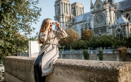 Notre Dame Access with Audio Guide Outside Guided Tour and Cruise