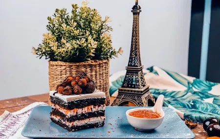 Paris Street Food Crawl (2 Hours Guided Food Tasting Experience)
