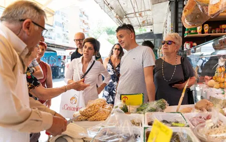 Cesarine: Market Tour & Typical Dining at a Local's Home in Rome