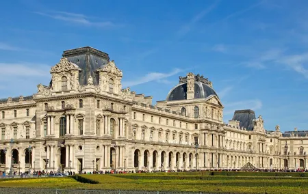 4 hours Paris VIP Tour with exclusive guide & driver both