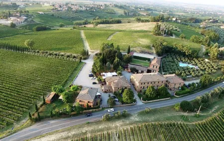 Tasting of the noble wine of Montepulciano, visiting Pienza, from Rome