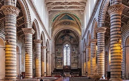 Civita di Bagnoregio, Orvieto, Montepulciano Wine Tasting Private Tour from Rome