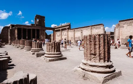Transfer from Rome to Positano with stop in Pompeii