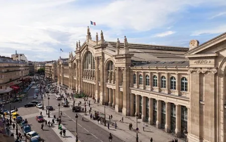 Private One Way Transfer from Railways Station to Hotel in Paris