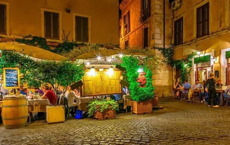 Rome By Night Tour and Pizza in high quality E-scooter!