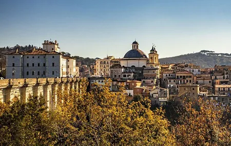 Surroundings of Rome on Vespa