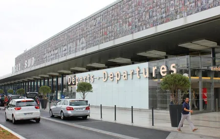 Private departure transfer from Paris to Paris Orly Airport