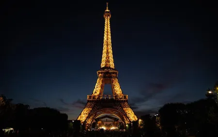 A Magical Evening in Paris With Locals: PRIVATE City Walking Tour