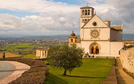 Assisi from Rome - Private Day Tour with Luxury Car
