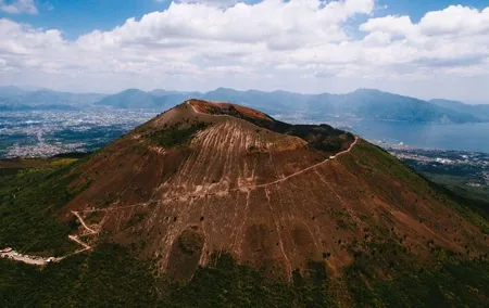 Mount Vesuvius from Rome with High-Speed train and bus