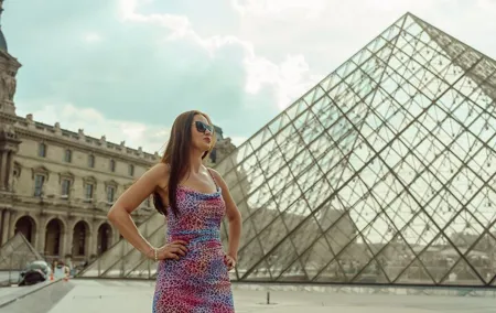 Paris: Your Own Private Photoshoot at Louvre Museum