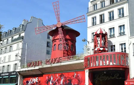 Paris Montmartre: 2 hour group city tour in German or English