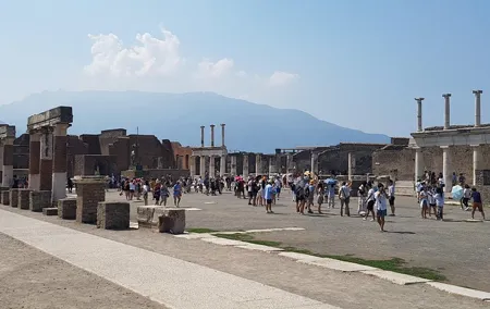 Pompeii excavation tour visiting Naples, full day from Rome