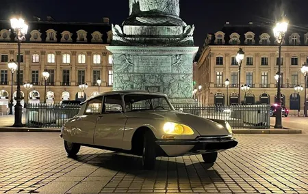 Paris by Night Tour in a Vintage Open-Top French Car Citroën DS