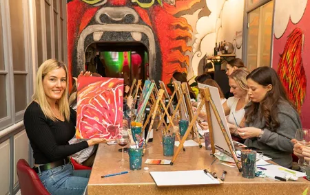 Rome: Paint & Sip Experience in Piazza Navona