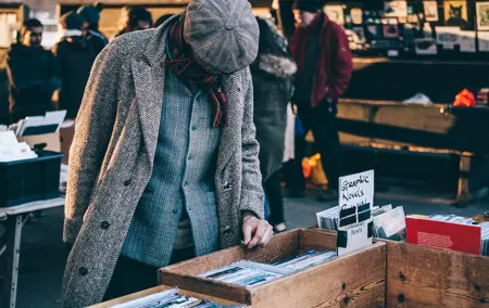 Paris Antiques Market Insider's Tour in Extra-Small Group