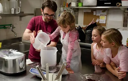 Rome: Private Pasta & Cake Traditional Cooking Class for Families