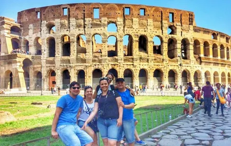Colosseum and Forum Tour with Lunch in an Ancient Roman Theater