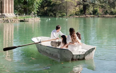 Rome Villa Borghese Lake Rowing Boat Tour and Aperitif
