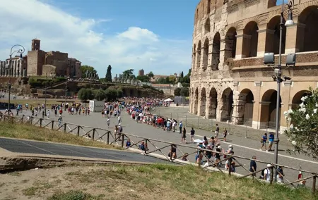 SkipTheLine 3 Hours Colosseum and Roman Forum Tour