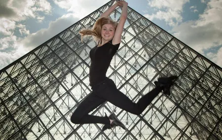 Professional Photo Shoot Walking Tour in Central Paris