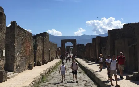 Tour in ancient city of Pompei from Rome