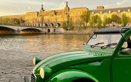 Private tour Paris Little-known places 2 hours in Citroën 2CV