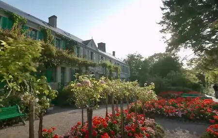 Claude Monet VIP Tour From Paris to Rouen Etretat and Giverny