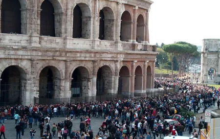 SkipTheLine FastAccess Colosseum and Roman Forum with Expert Tour Guide