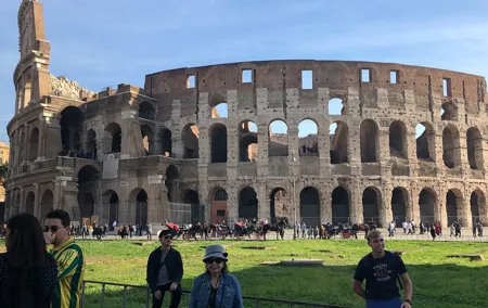 Group tour of Colosseum, Roman forum and Palatine hill