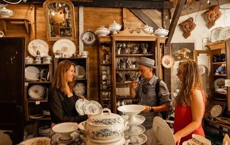 Flea Market Secrets near Montmartre: A Paris Hunt for Treasures