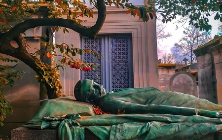 Paris Pere Lachaise Cemetery Small Group Guided Tour