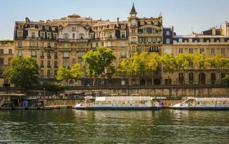 Seine River Cruise Tour and Optional Macaron Tasting