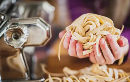 Florence: Pasta Cooking Class with Unlimited Wine