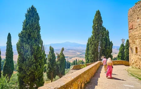 Full Day Tour to Val d'Orcia and Gladiator's Fields with Wines