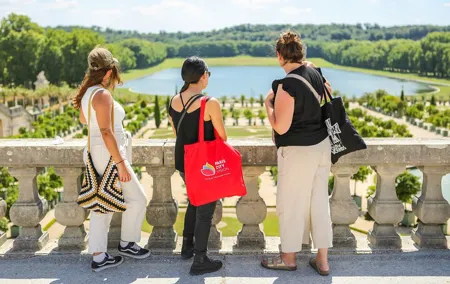 Giverny & Versailles Audio Guided Day Trip with Lunch from Paris