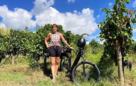 Private Self-Guided E-Bike Ride in Tuscany with Vineyard Visit