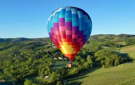 Sunrise Balloon Flight over Tuscany with Breakfast and Photos