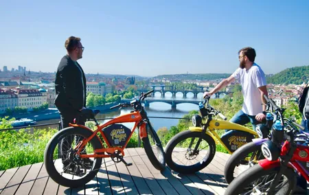 E-BIKE TOUR: 10 Must-See Landmarks & Viewpoints in Prague 1-8per.