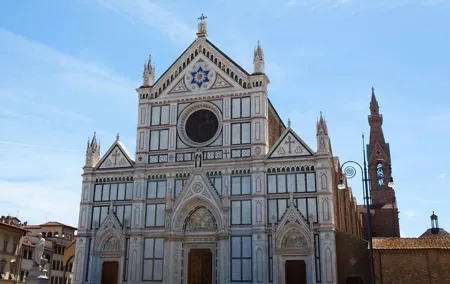 Private Guided Visit Florence's Santa Croce Basilica and Ancient Leather School