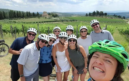 Full-Day Tuscan Hills Bike Tour With Lunch at Farm