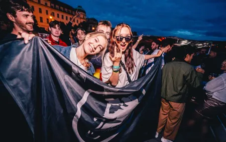Drunken Monkey Prague Boat Party w/ 2hr Open Bar, DJ & Club Entry