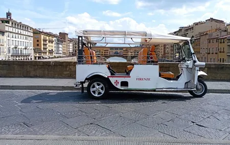 Tour of Florence OldTown in golf cart etuktuk (Minimum 2 PAX)