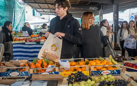 Florence Walking Tour & Traditional Cooking Class with Wine
