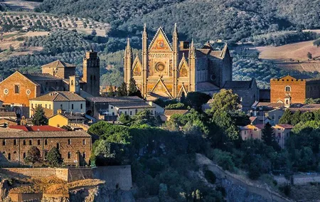 Private One way transfer from Florence to Rome with 2 hours stop in Orvieto