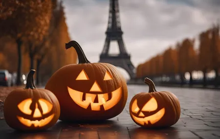 Paris Halloween Walking Tour: Haunted Stories - Small Group